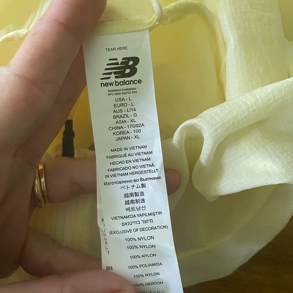 New NWT New Balance Impact Run Light Jacket Packable Yellow Women’s Large L - Picture 15 of 15